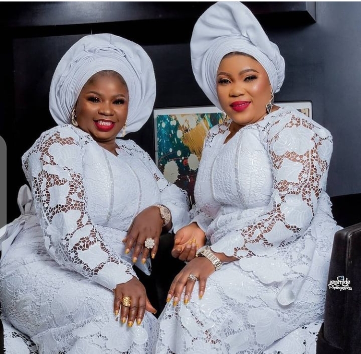 Meet Four Nollywood Stars And Their Mutual Friends In The Industry (Photos) 12 Lawal Rukayat and Akinola Bose
Nollygistvibes.com