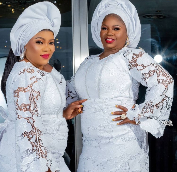 Meet Four Nollywood Stars And Their Mutual Friends In The Industry (Photos) 13 Lawal Rukayat and Akinola Bose
Nollygistvibes.com