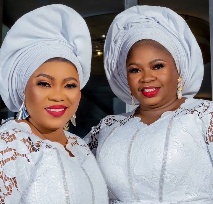 Meet Four Nollywood Stars And Their Mutual Friends In The Industry (Photos) 14 Lawal Rukayat and Akinola Bose
Nollygistvibes.com