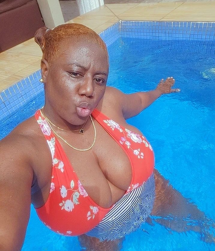 “These aren’t little, they are huge”, Fans hail Adediwura Blarkgold as she goes swimming 2 Adediwura Blarkgold