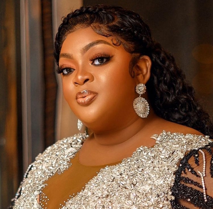 Actress Eniola Badmus tensions fans with her jaw-dropping photos, Mercy Aigbe, Iyabo Ojo, Yvonne Jegede others react 2 Actress Eniola Badmus