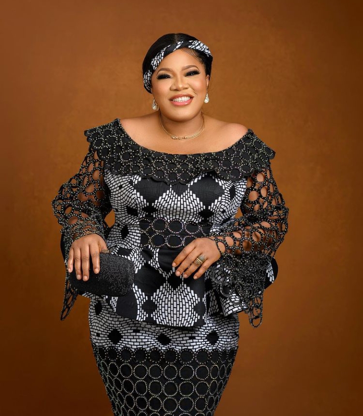 Faithia unusual : Toyin Abraham causes stir with her grand entrance (video) 2 Toyin Abraham