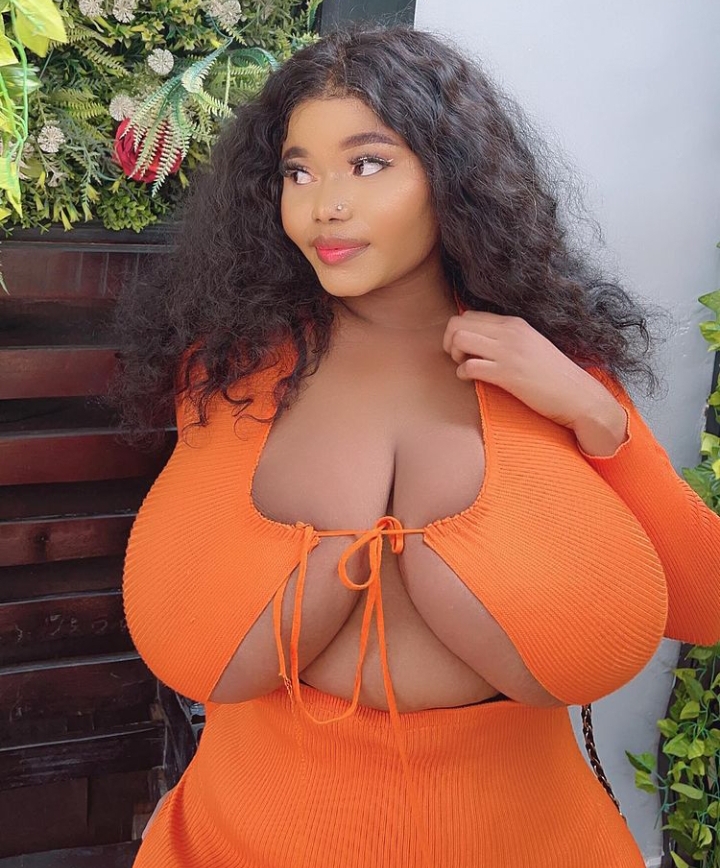 Curvy Nigerian Model