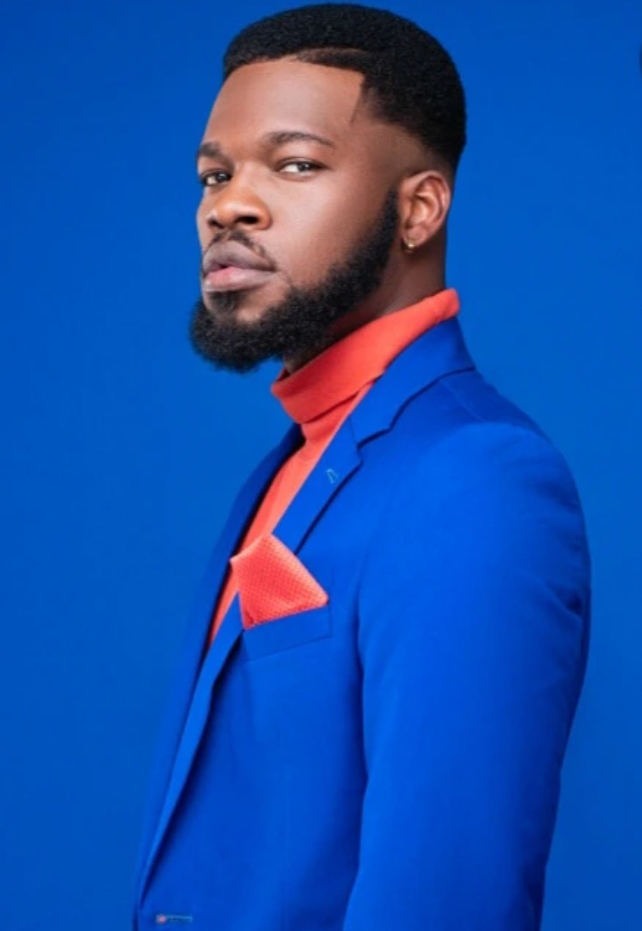 Check Out Broda Shaggi Theme Dressing As He Wins Best Outfit At The King Of Thieves' Premiere. 2 Broda Shaggi