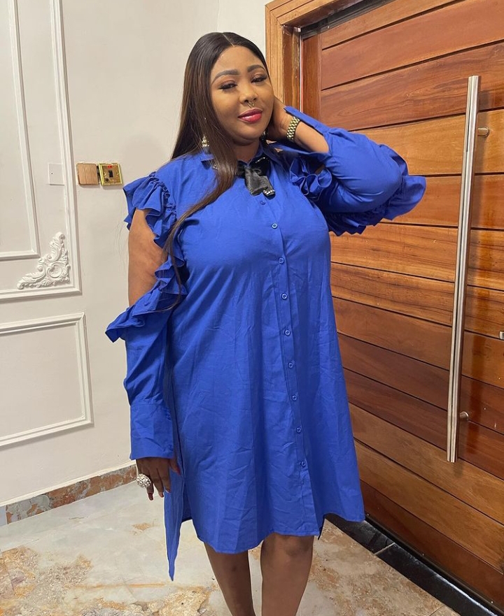 Actress Omowumi Ajiboye in awe as fans surprise her with early birthday gifts 2 Omowumi Ajiboye