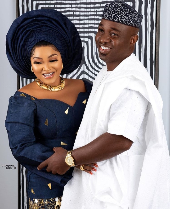 Ramadan: Actress Mercy Aigbe and husband, Kazim Adeoti distribute food to the less privileged 2 actress Mercy Aigbe