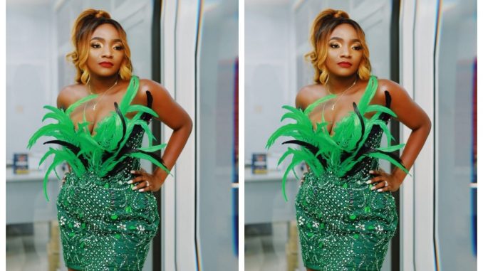 Nigerian Singer, Simi Takes The Internet By Storm With New Sizzling Photo Nigerian Singer, Simi Takes The Internet By Storm With New Sizzling Photo