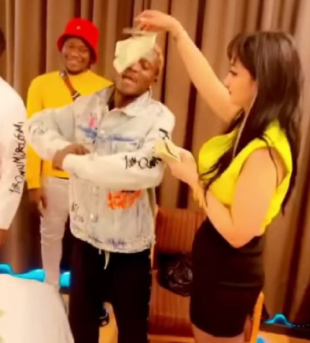 Watch As A White Lady Spray Dollars On Portable In His Hotel Room In Dubai 2 Portable