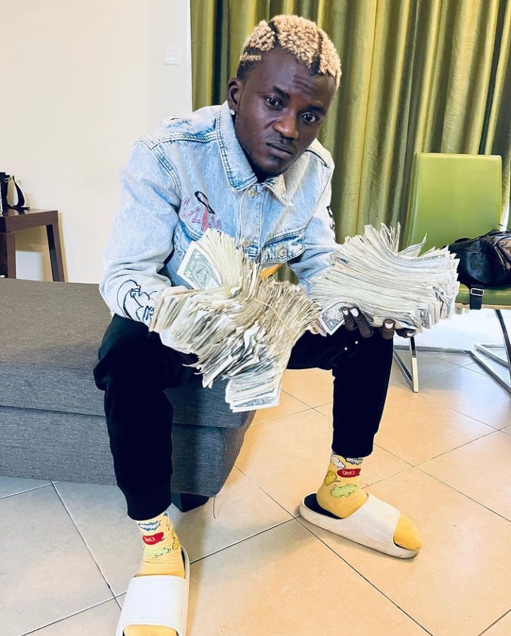 Singer, Portable Shows Off The Huge Hard Currency He Makes From His International Trips (Video) 2 Portable
