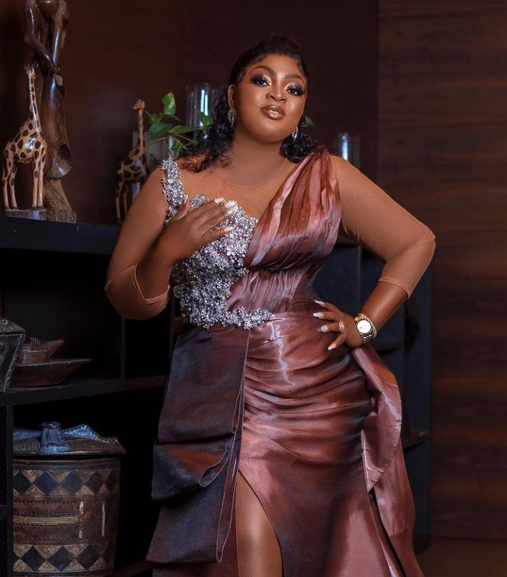 Actress Eniola Badmus leaves many in awe of her body transformation at AMVCA 2 Actress Eniola Badmus