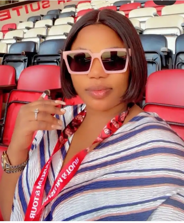 Seyi Edun Strikes Lovely Poses And Shows Off Her Beauty At Old Trafford Stadium 2 Seyi Edun