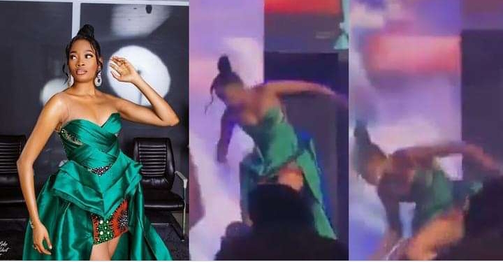 Moment comedienne Kiekie fell off stage at an award show (video) 2 Kiekie