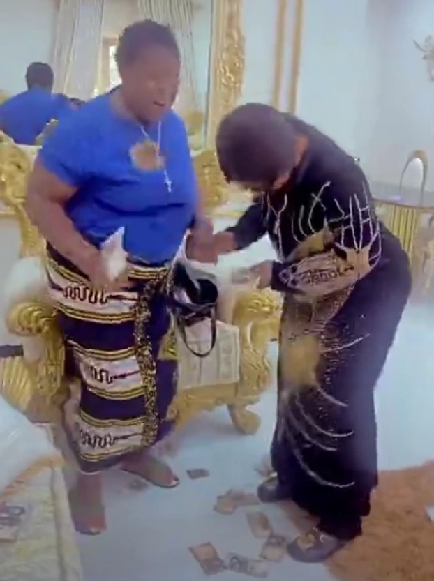 Destiny Etiko Celebrates Her Mother's Birthday By Paying Her A Surprise Visit, Sprays Her Cash (Video) 2 Destiny Etiko