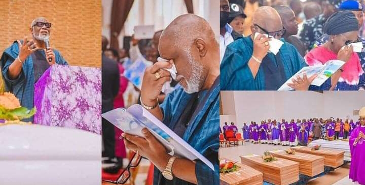 Owo church massacre: “I’ve failed my people” – Governor Akeredolu weeps at funeral for slain victims (photos) 2 Akeredolu