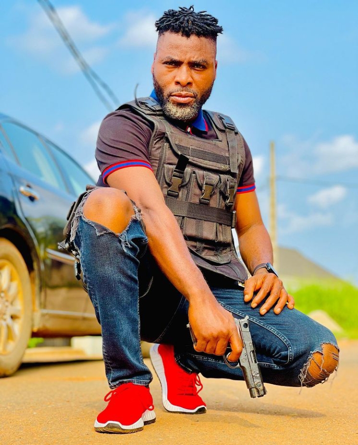 Multi-talented Actor, Ibrahim Chatta Shares Video with His Female Colleague Bukunmi Oluwasina On Movie Set (Video) 2 Ibrahim Chatta
