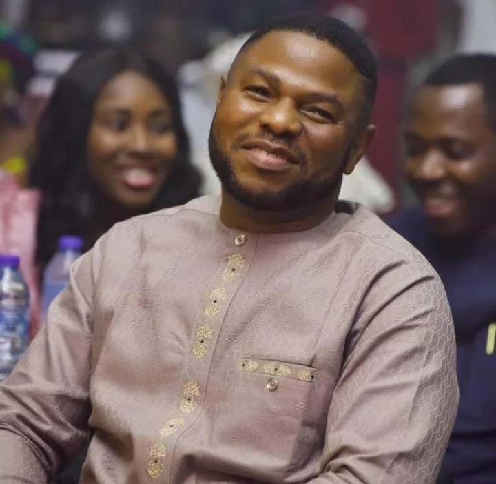 Reactions As Singer Yinka Ayefele Triplet Wanted To Take Over The Stage (Video) 2 Yinka Ayefele