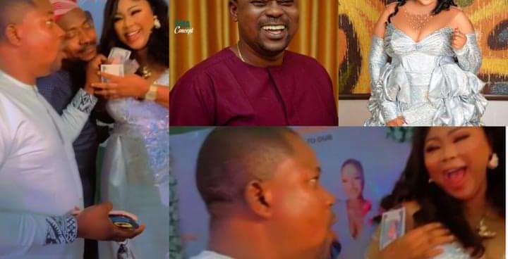 Eniola Afeez surprises Omowunmi Ajiboye with money rain (Video) 2 Omowunmi Ajiboye