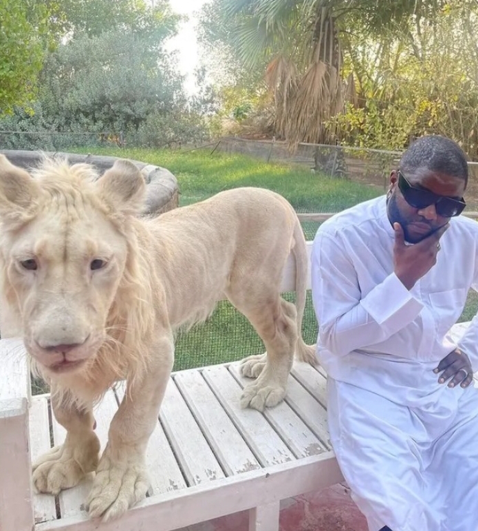 Reactions As Nigeria Singer, Skales Shares photos With A Lion In Dubai 2 Reactions As Nigeria Singer, Skales Shares photos With A Lion In Dubai