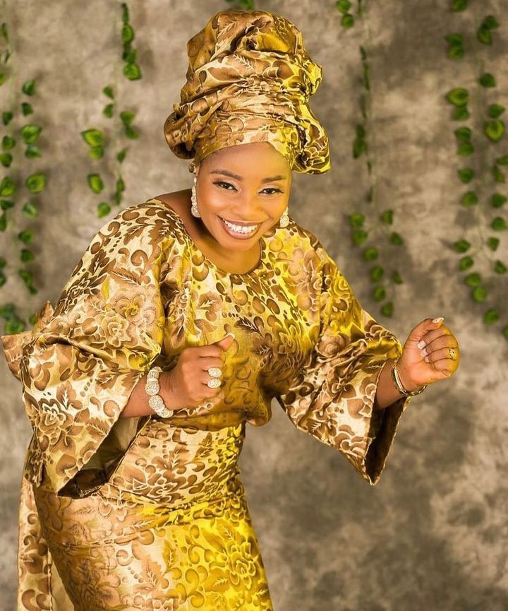 Nigerian Gospel Singer, Adeyinka Alaseyori Celebrates her Colleague, Tope Alabi on her birthday. 2 Tope Alabi