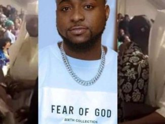 Netizens react as Davido covers his drink with handkerchief while exchanging pleasantries (video) 1 Screenshot 20221129 142858