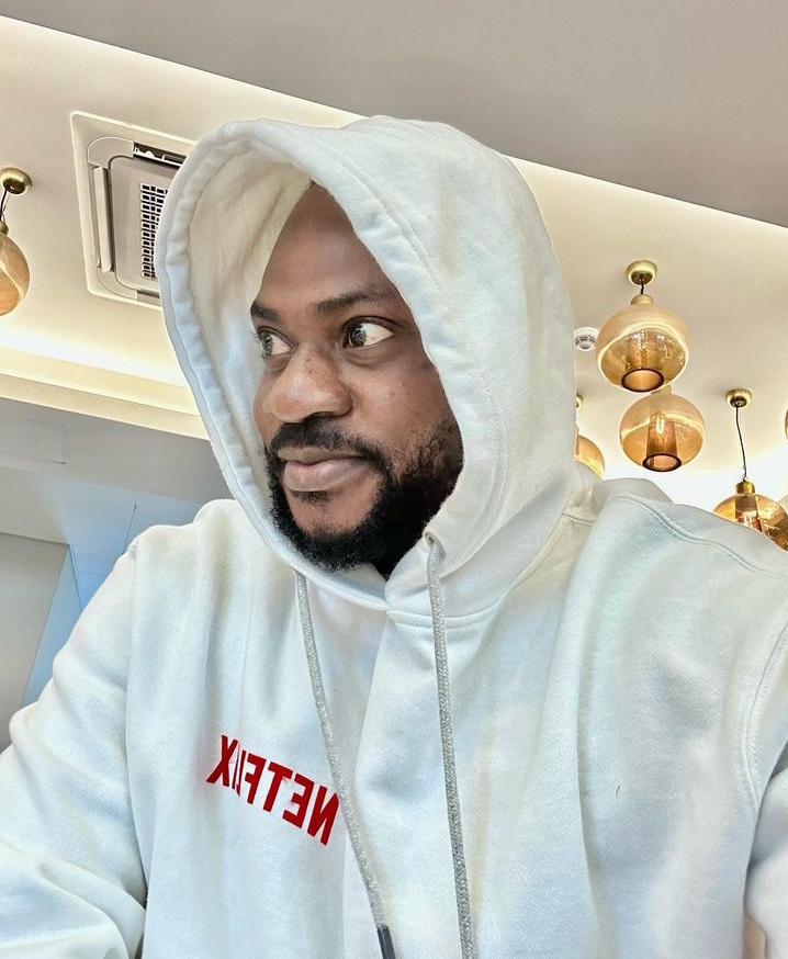 "As Tall As You Are, You Look Short Beside That Very Tall Man" Hilarious Reactions As Odunlade Adekola Shares Video Of Himself With A Very Tall Man (Watch Video) 2 "As Tall As You Are, You Look Short Beside That Very Tall Man" Hilarious Reactions As Odunlade Adekola Shares Video Of Himself With A Very Tall Man (Watch Video)